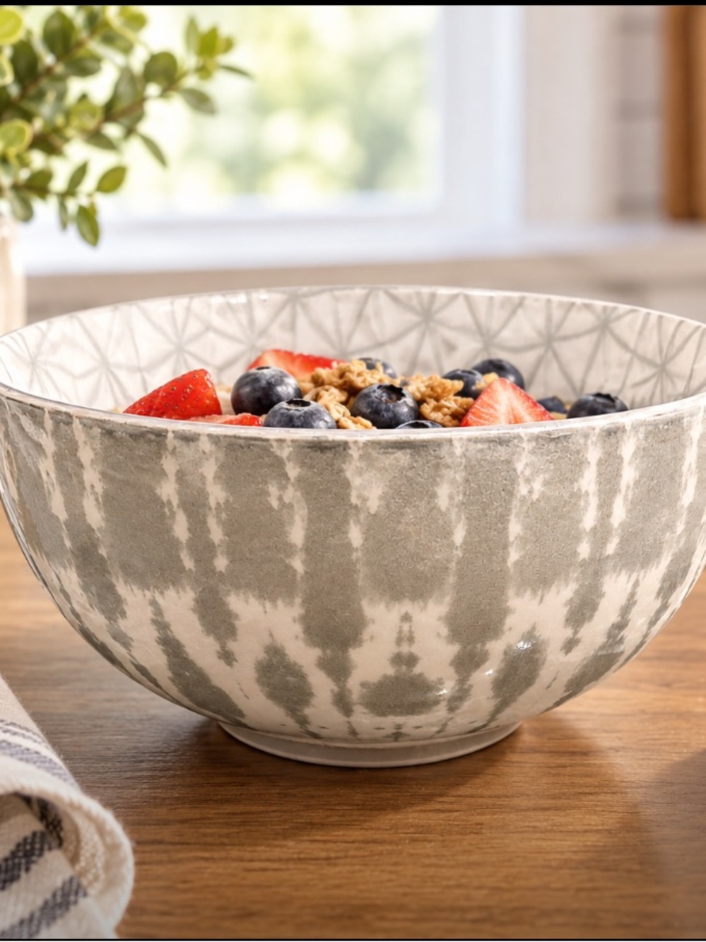 Signature Geometric Ceramic Bowl in White & Gray Like New